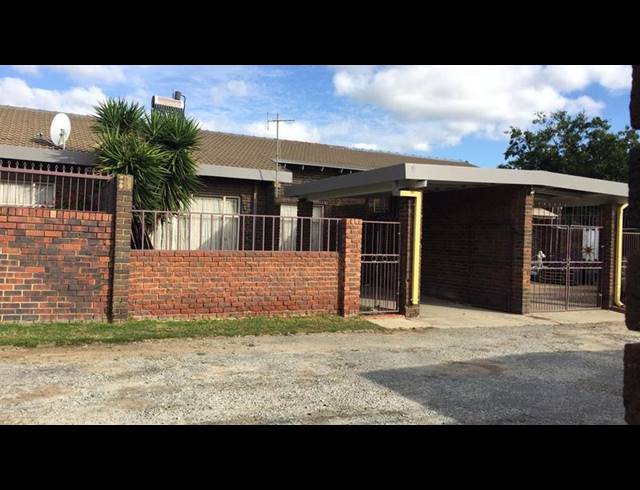 2 BEDROOM TOWNHOUSE FOR SALE IN REITZ PARK